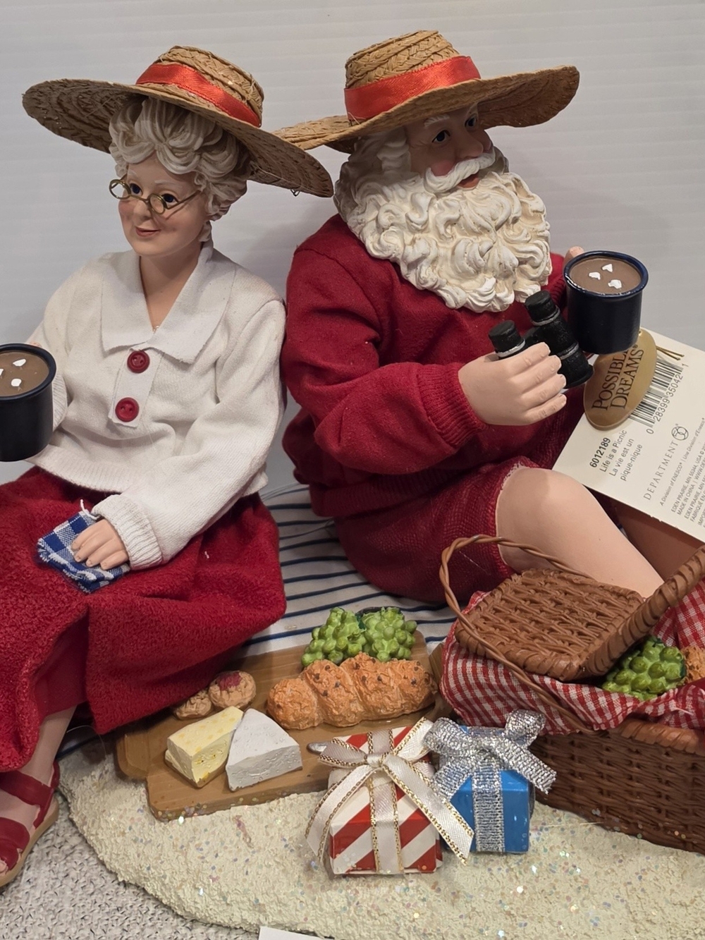 Life Is A Picnic Figurine Set - Santa and Mrs. Claus